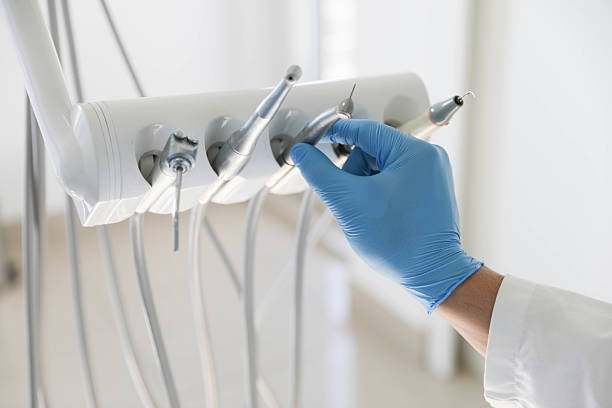Professional Wisdom Tooth Removal technician working in Benton, IL